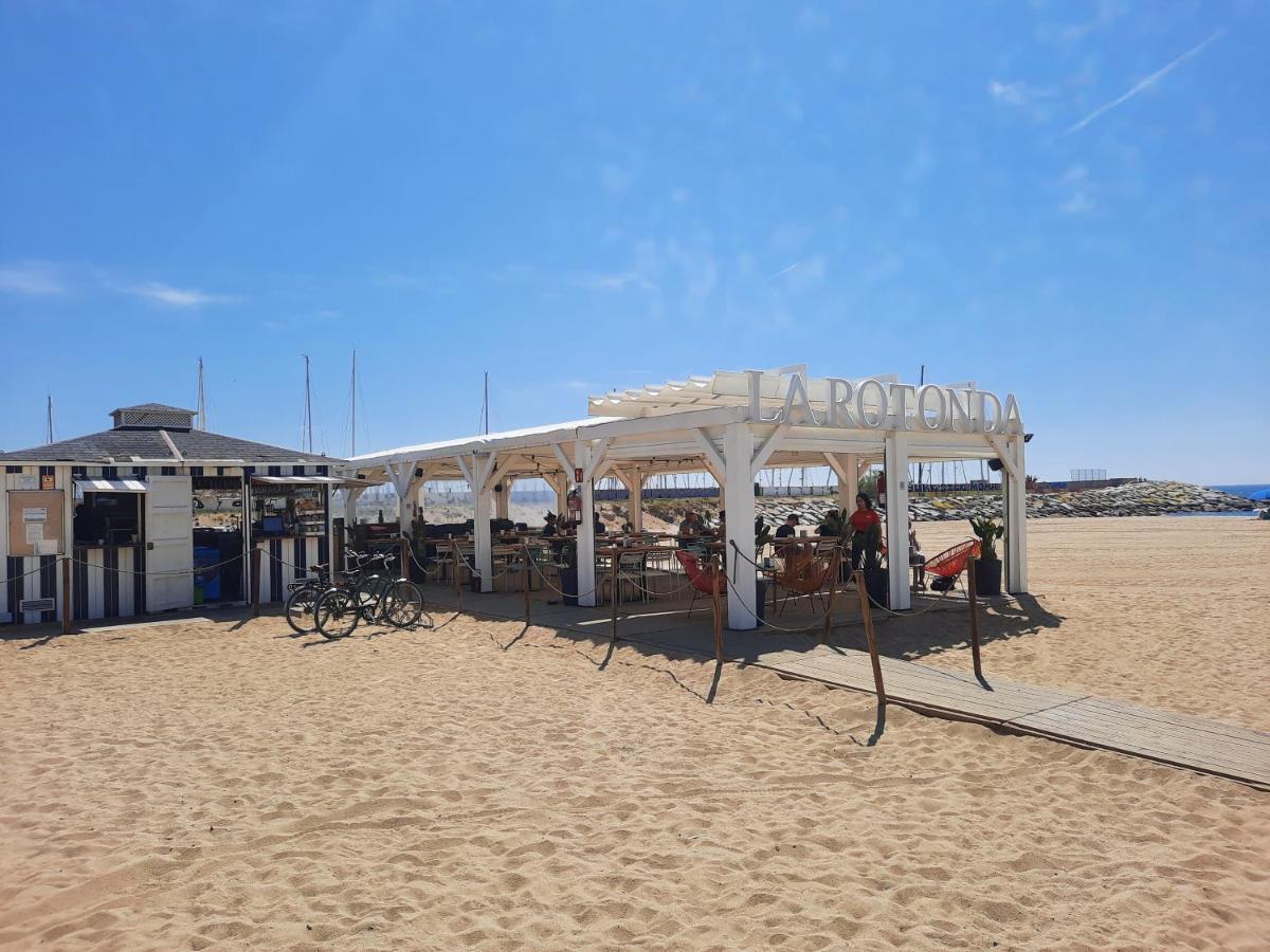 Bright Apartment Near The Beach And Barcelona By Train Masnou Bagian luar foto