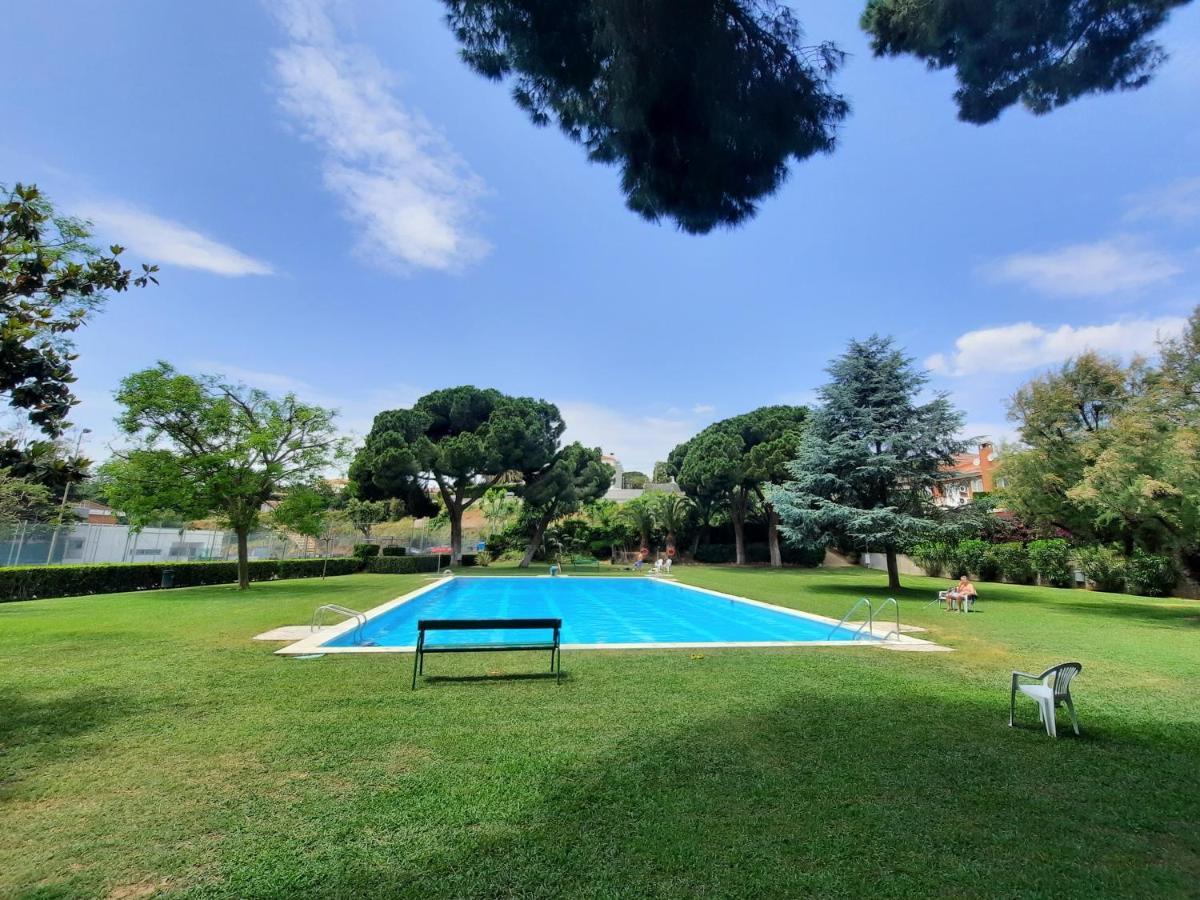 Bright Apartment Near The Beach And Barcelona By Train Masnou Bagian luar foto