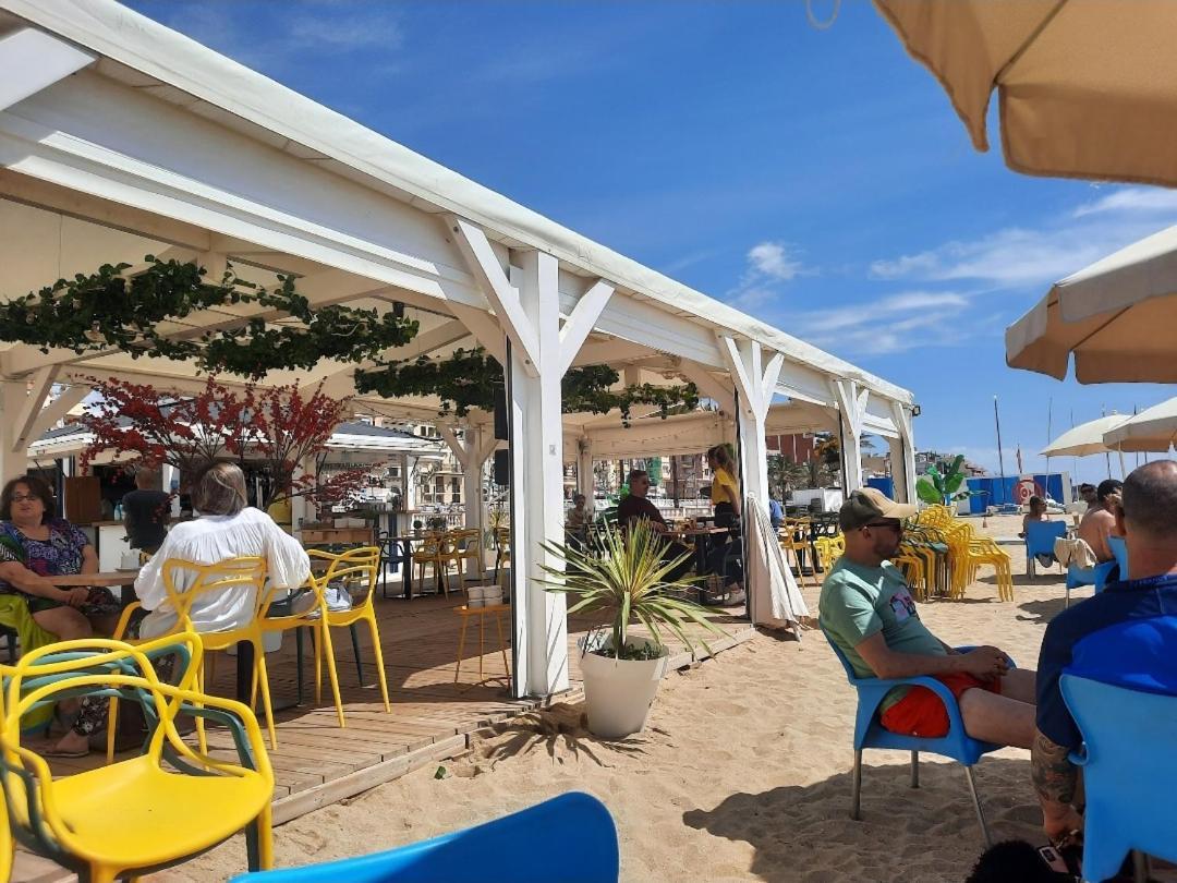 Bright Apartment Near The Beach And Barcelona By Train Masnou Bagian luar foto
