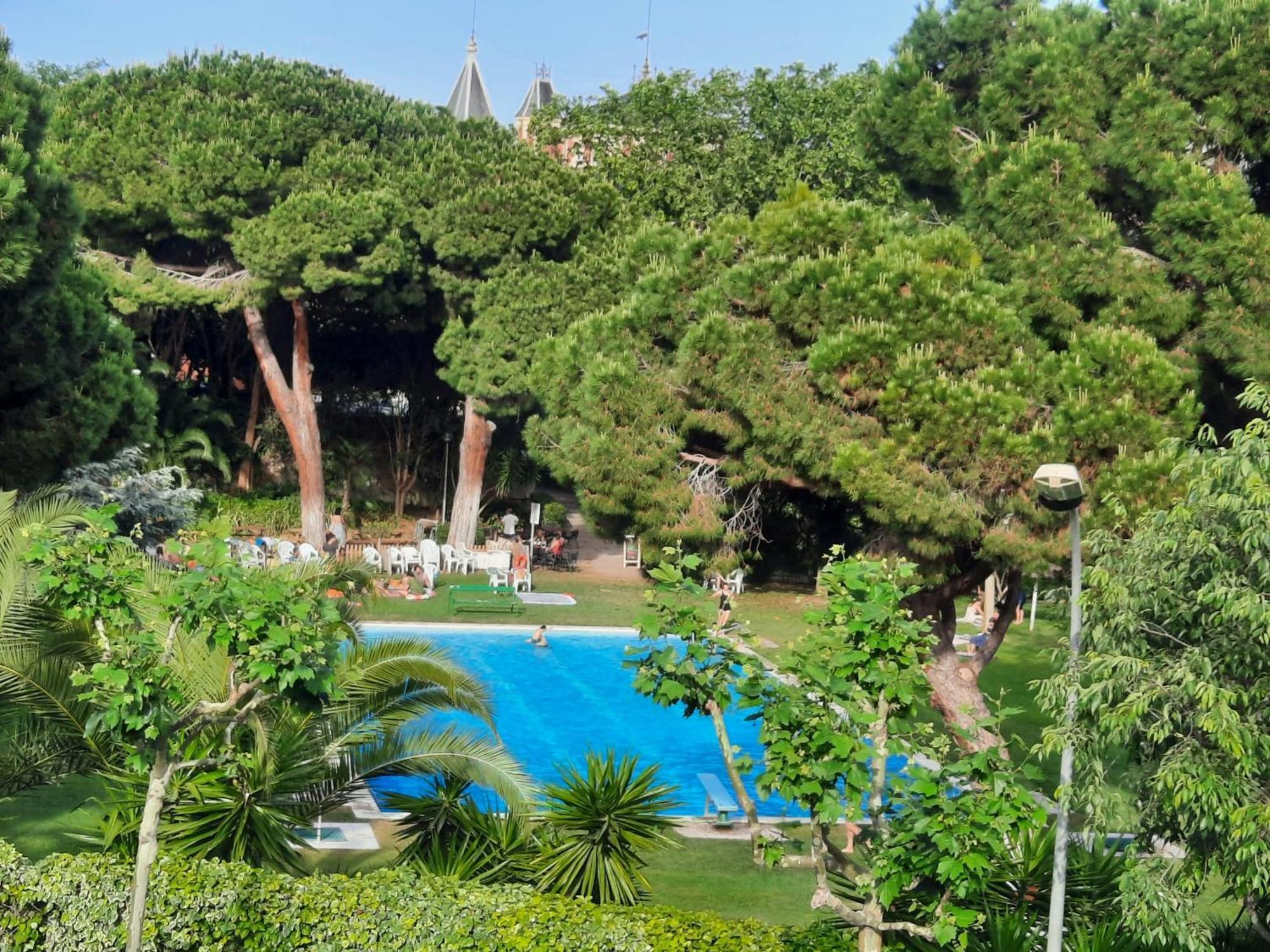 Bright Apartment Near The Beach And Barcelona By Train Masnou Bagian luar foto